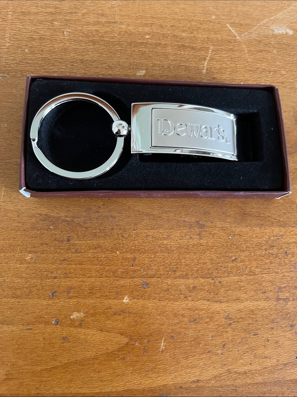 Official Dewar's Scotch Whiskey Metal Keychain New In Box